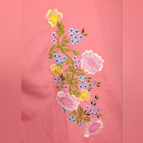 Caro of Honolulu Tops - VINTAGE HAWAII EMBROIDERED BLOUSE